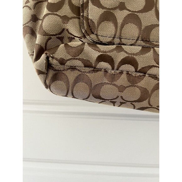 🆕 Vintage Coach Brown and Gold Signature Shoulder Bag with Floral Accents. - Picture 8 of 16